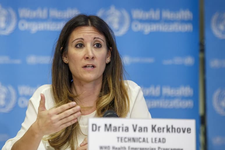 La mayor complicación en meses invernales no derivaría de una hipotética estacionalidad del coronavirus, sino de que casos de COVID-19 y de gripe se confundan. (ARCHIVO)