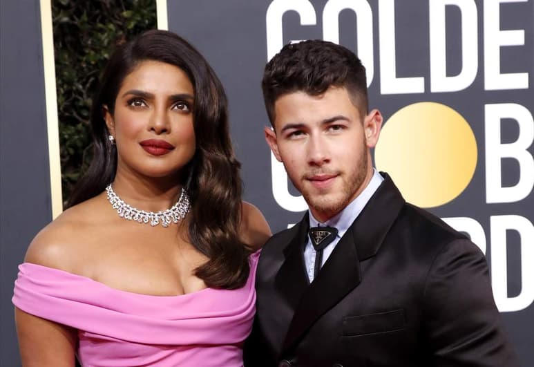 Priyanka Chopra celebró sus dos años de relación junto a Nick Jonas recordando la primera vez que se tomaron una foto juntos, acompañado de un romántico mensaje a su esposo por sus segundo aniversario. (ARCHIVO)