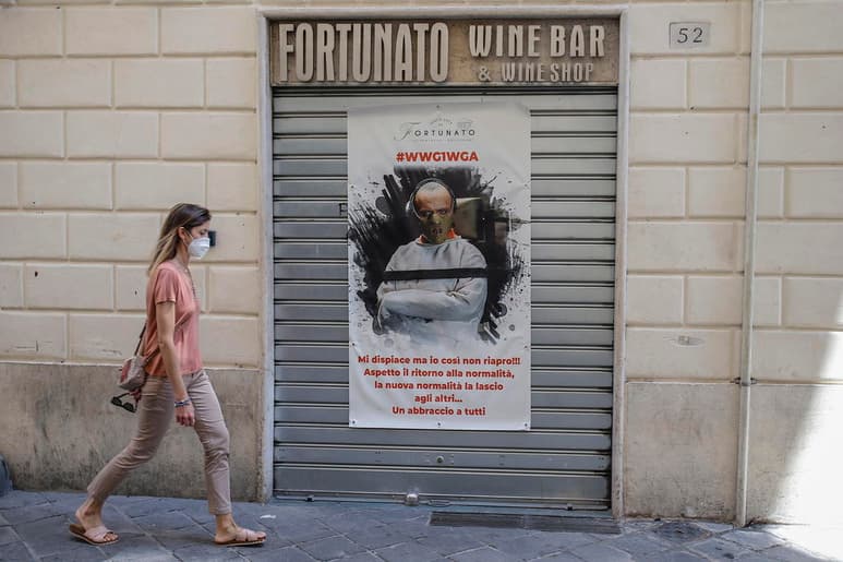 Italia ha registrado 78 nuevos fallecidos por coronavirus durante el lunes, una cifra en línea con la de los últimos tres días, mientras se produjo una importante reducción de personas enfermas en todas las regiones. (EFE)