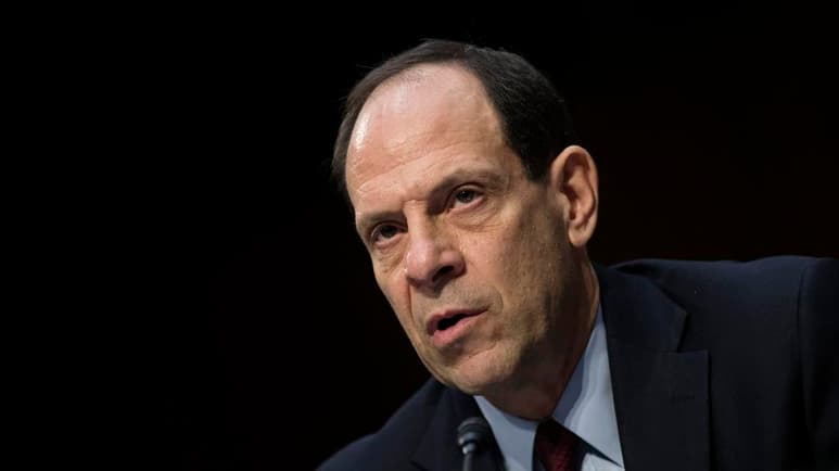 El inspector general del Pentágono anunció hoy su renuncia, un mes después de que el presidente Donald Trump lo retirara de su posición dentro del comité de atención a la pandemia de COVID-19 por diferencias. (ESPECIAL)