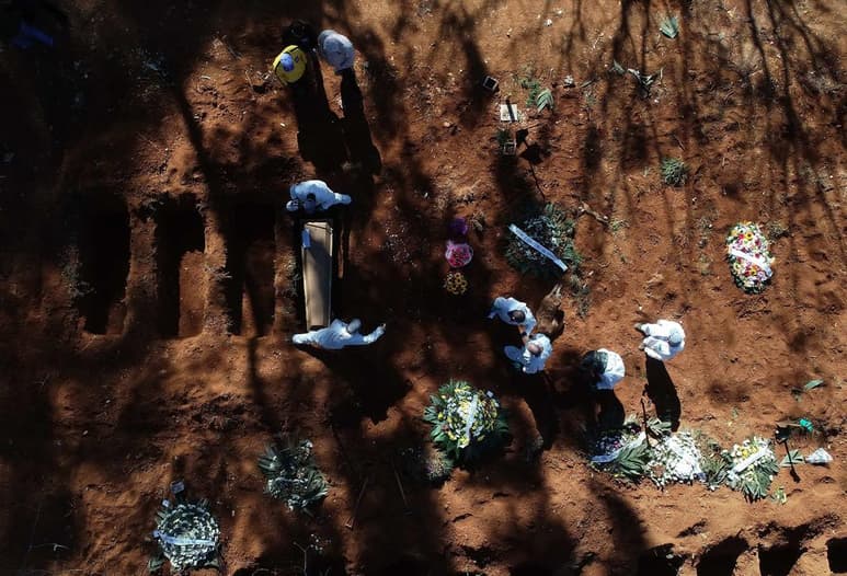 Las irregularidades en la gestión de dineros públicos para combatir la crisis de la pandemia en Brasil, el segundo país del mundo con más contagios, tuvieron este martes su mayor resonancia con un allanamiento en el palacio de Laranjeiras, la residencia oficial del gobernador de Río de Janeiro. (EFE)