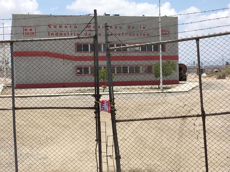 La coordinación Estatal de PC en La Laguna, procedió a clausurar temporalmente a la empresa FASE por incumplimientos. (BEATRIZ A. SILVA)