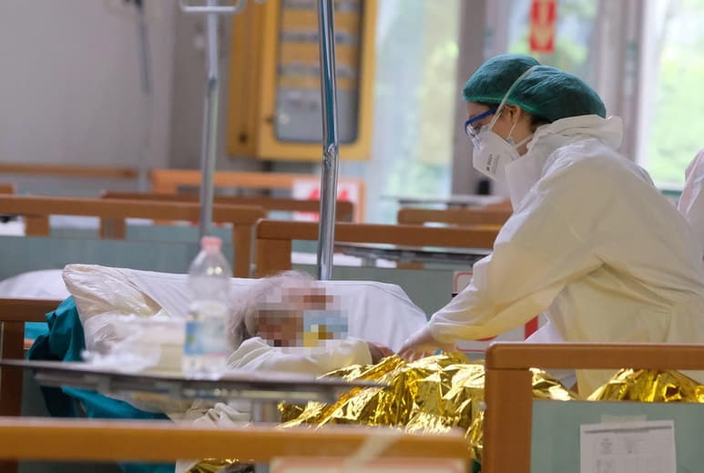 En total, Italia contabiliza ya 231,139 casos totales de coronavirus y 33,072 muertos desde el inicio de la crisis sanitaria. (EFE)