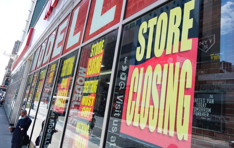 Los negocios de la ciudad de Nueva York que traten de reabrir sus puertas antes de que sean levantadas las restricciones por el coronavirus enfrentarán multas de al menos 1,000 dólares. (ARCHIVO)