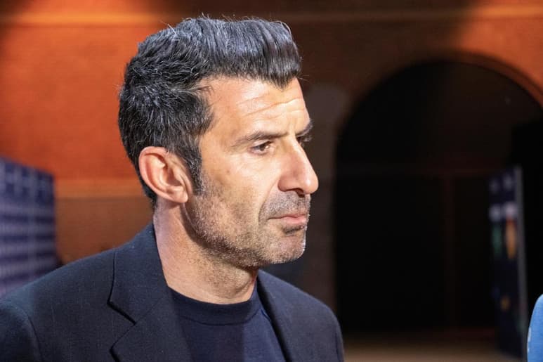 El legendario exfutbolista portugués Luis Figo rechazó arrepentirse de fichar por el Real Madrid después de su etapa como jugador del FC Barcelona, cuyos aficionados calificaron aquel traspaso como 'una traición'. (ARCHIVO)