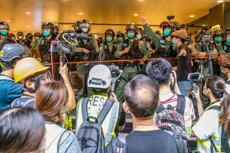 El funcionario denunció que 'estos países interfieren burdamente en los asuntos de Hong Kong y en los asuntos internos de China'. (ARCHIVO)