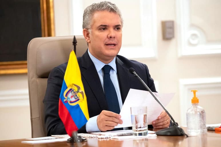 El Gobierno colombiano confirmó este viernes 13 casos de COVID-19 en la Presidencia de la República por lo cual el jefe de Estado, Iván Duque, y su círculo más cercano fueron sometidos a pruebas que dieron resultado negativo. (ARCHIVO)