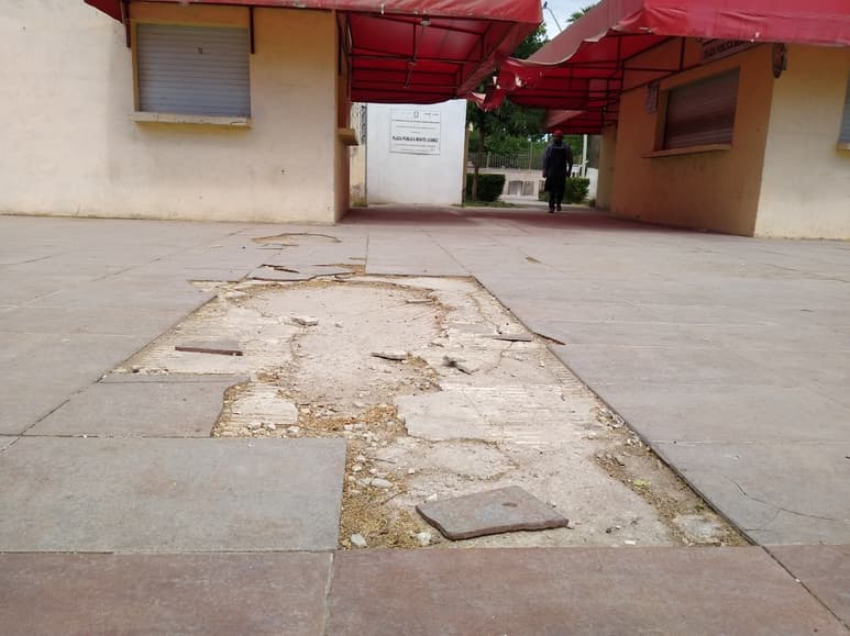 Muy descuidada se encuentra la plaza principal de Matamoros, frente a la presidencia. (EL SIGLO DE TORREÓN)
