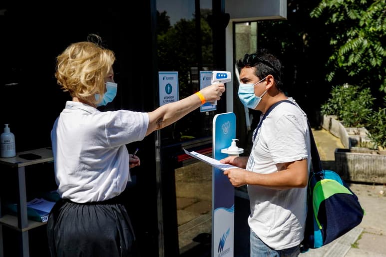 Italia suma 60 nuevos fallecidos en las últimas 24 horas, lo que eleva la cifra de muertos con coronavirus hasta los 33,475 desde que se inició la emergencia en el país el 21 de febrero. (EFE)