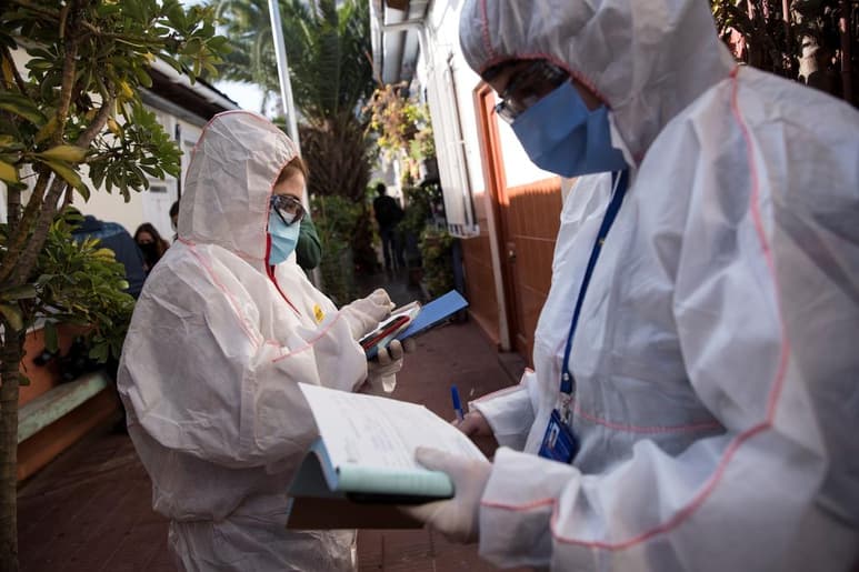 El ministro de Salud chileno, Jaime Mañalich, informó este lunes que en las últimas 24 horas se registraron 5,471 nuevos casos de coronavirus en el país, lo que elevó la cifra total a 105,159, mientras que el número de fallecidos marcó un récord diario de 59. (ARCHIVO)
