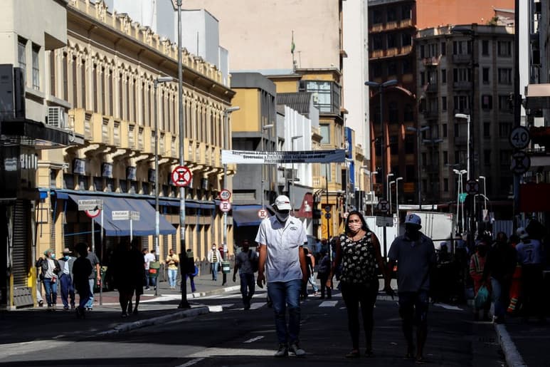 En la última semana los fallecidos diarios por COVID-19 superaron el millar en cuatro ocasiones. (ARCHIVO)