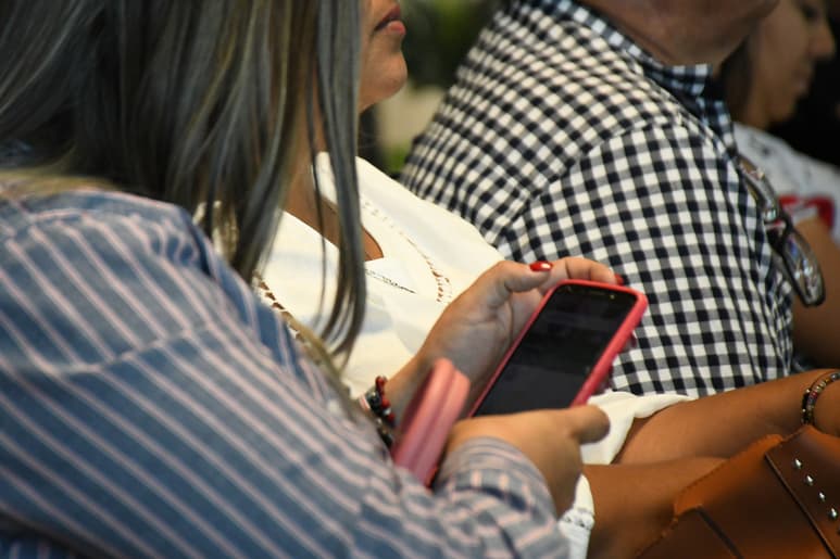 En un comunicado, Izzi anunció que ofrecerá Internet ilimitado, así como llamadas y SMS ilimitados por 250 pesos al mes. (ARCHIVO)