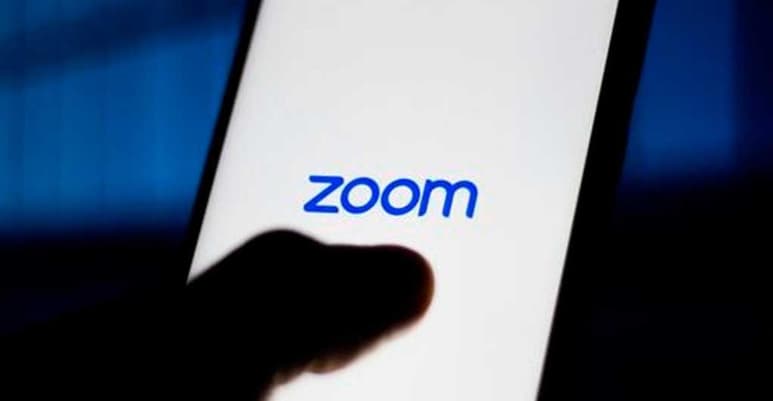 Una de las aplicaciones que ganaron millones de usuarios durante la contingencia por el coronavirus COVID-19 es Zoom. Sin embargo la plataforma de videollamadas fue fuertemente cuestionada debido a problemas en de seguridad. (ESPECIAL)