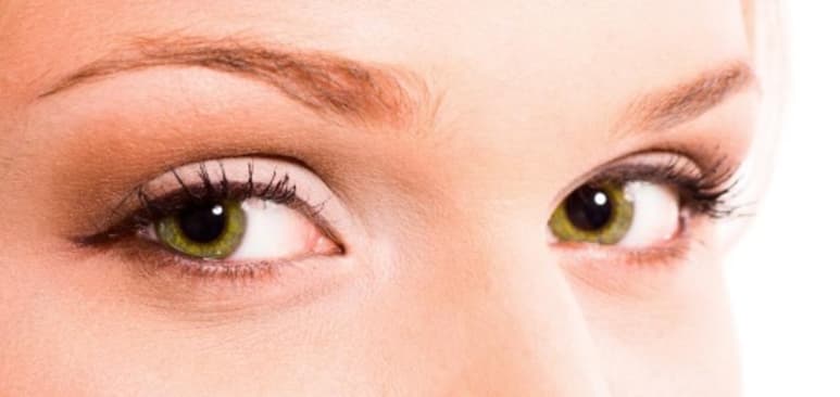Lagoftalmos es la imposibilidad de cerrar por completo los párpados, dejando un espacio entre el párpado superior e inferior exponiendo la superficie ocular, amenazando la integridad del ojo y la calidad de la visión. (ESPECIAL)