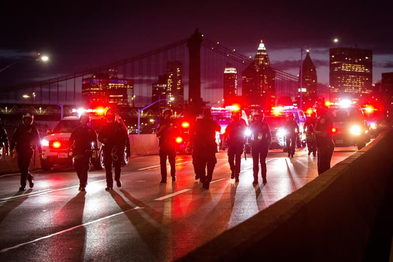 Amplía el toque de queda hasta este domingo debido a los disturbios y saqueos que han seguido a las protestas pacíficas por la muerte del afroamericano George Floyd. (EFE)
