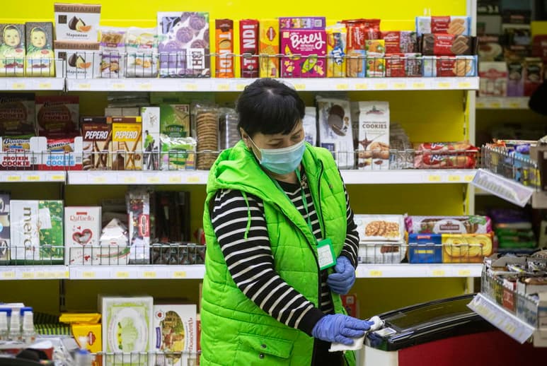 Rusia, que se enfrenta a la peor recesión en más de una década debido al impacto del coronavirus, lanzó hoy un plan bienal con un coste de unos 5 billones de rublos (71,725 millones de dólares) para reactivar la economía. (ARCHIVO)