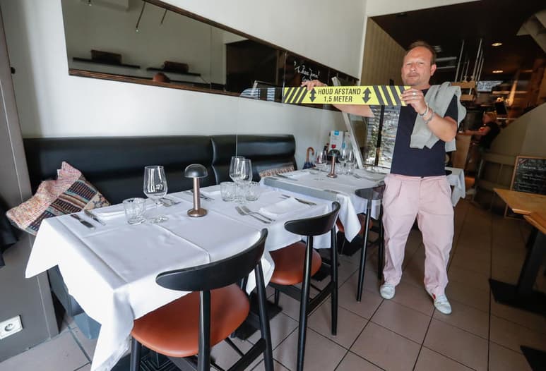 La primera ministra de Bélgica, Sophie Wilmés, confirmó este miércoles que establecimientos como bares, restaurantes o gimnasios volverán a abrir sus puertas el próximo 8 de junio. (EFE) 