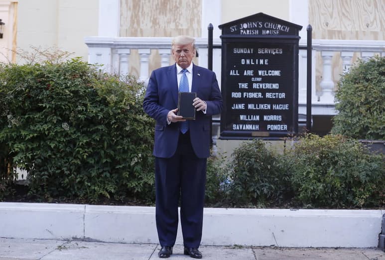 El presidente Donald Trump aseguró hoy que sí fue al búnker de seguridad de la Casa Blanca, pero no lo hizo para protegerse de las protestas, sino para realizar una breve revisión del espacio. (ARCHIVO)