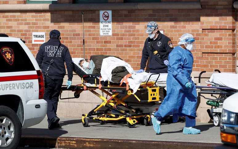 Según Cuomo, las hospitalizaciones se encuentran en su nivel mínimo desde el estallido del brote en la región, pero el riesgo sigue estando ahí. (ARCHIVO)