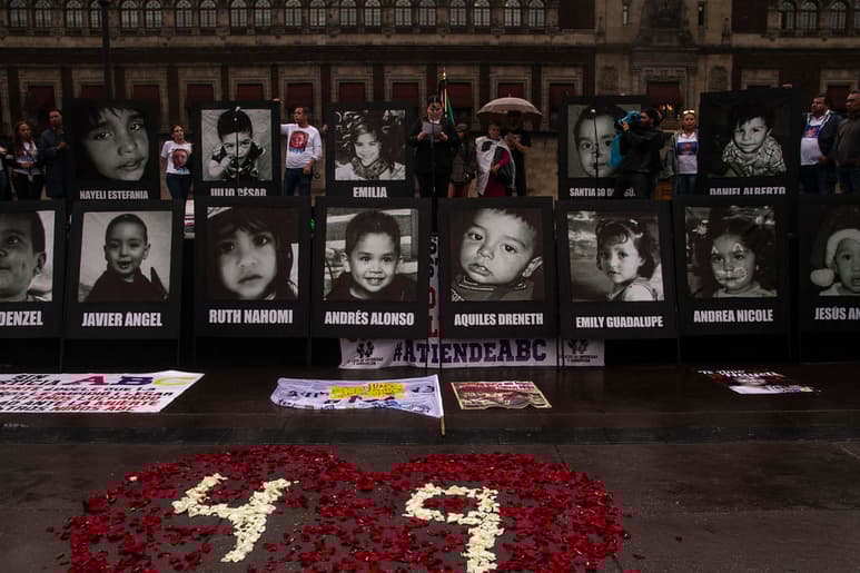 La Suprema Corte de Justicia de la Nación (SCJN) pospuso la discusión de un fallo para que el Estado mexicano repare el daño ocasionado a los padres de los niños que murieron durante el incendio de la Guardería ABC en Hermosillo, Sonora. (ARCHIVO)