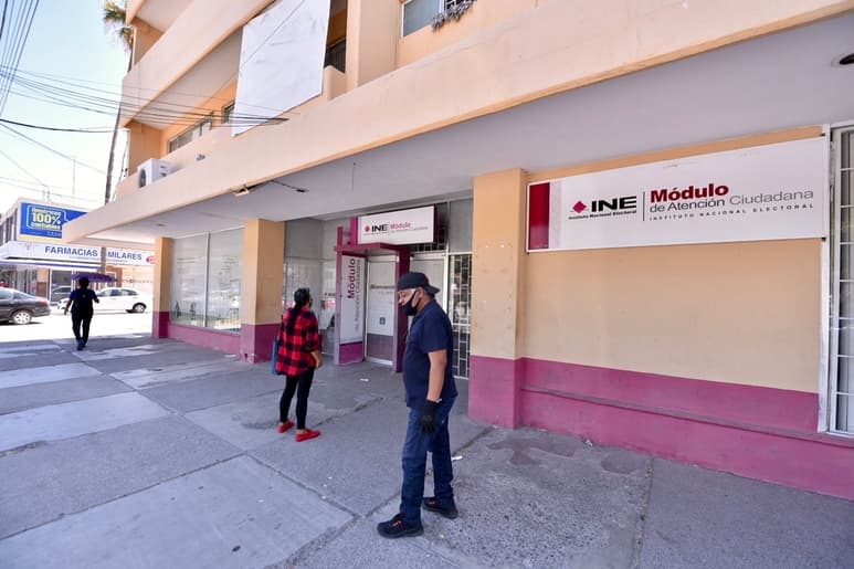 Debido a la pandemia del COVID-19, los módulos de atención para tramitar la credencial de votar se encuentran cerrados. (EL SIGLO DE TORREÓN)