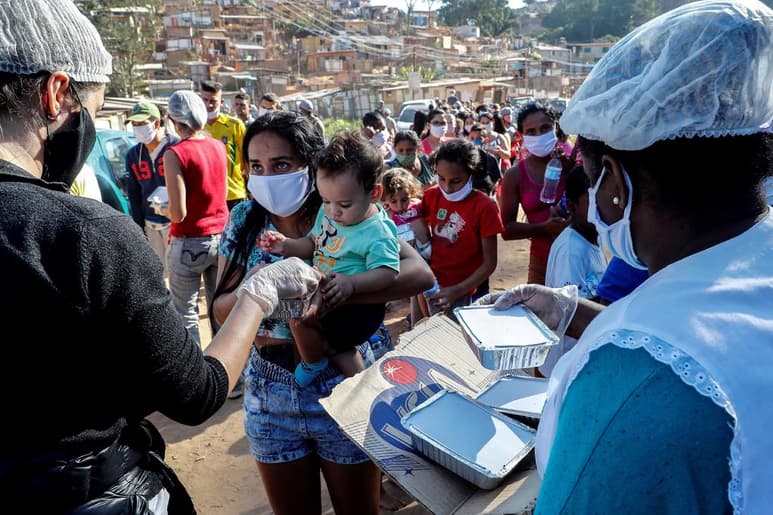 Según los últimos datos oficiales, cerca de 60 millones de personas ya han recibido esta prestación, lo que ha supuesto hasta la fecha un desembolso de 76,600 millones de reales (15,050 millones de dólares).
(EFE)