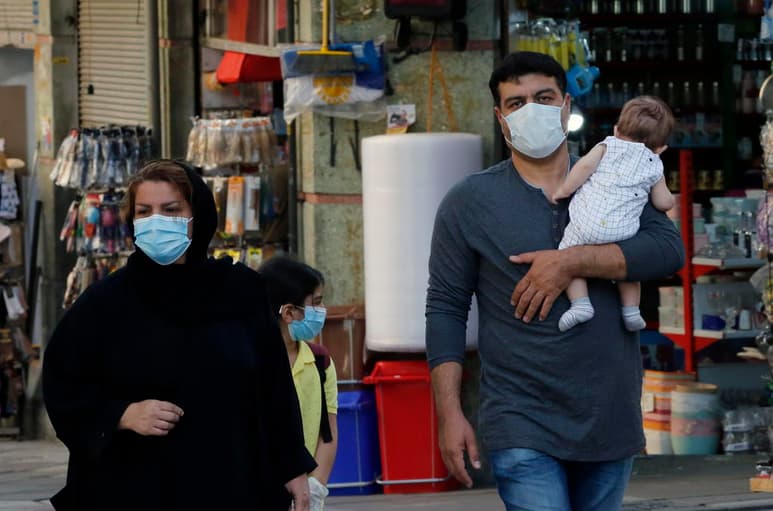 El Ministerio de Salud de Irán informó este jueves de que ha contabilizado 3,574 nuevos contagios de la COVID-19 en las últimas 24 horas. (ARCHIVO)