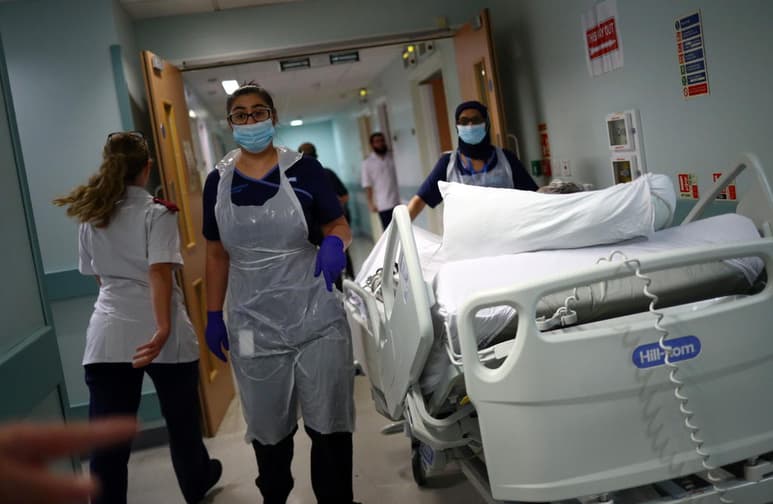 Reino Unido ha comunicado hoy 176 nuevas muertes por COVID-19, hasta un total de 39,904 desde que comenzó la pandemia, y ha detectado 1,805 contagios en 24 horas. (EFE)