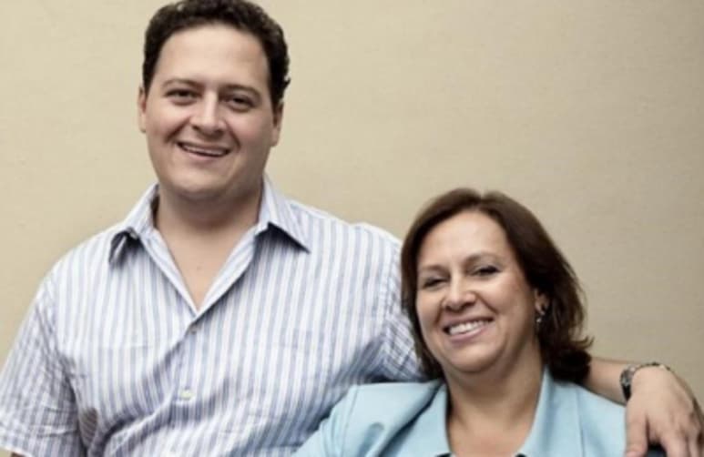 Un juez argentino envió a juicio a la viuda (d) y al hijo (i) del fallecido narcotraficante colombiano Pablo Escobar Gaviria y al exfutbolista colombiano Mauricio 'Chicho' Serna en una causa en la que se investigan millonarias maniobras de lavado de activos provenientes del tráfico de drogas internacional. (ESPECIAL)