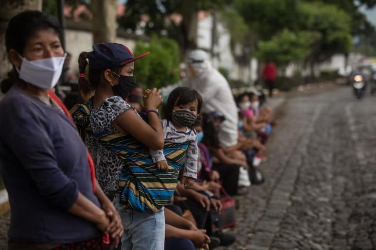 La pandemia del COVID-19 se acelera en Centroamérica. Los últimos reportes de Panamá, Costa Rica y Guatemala muestran récords diarios de contagios o muertes, precisamente cuando varios de los países del istmo han reiniciado actividades productivas camino a la 'nueva normalidad'. (ARCHIVO)