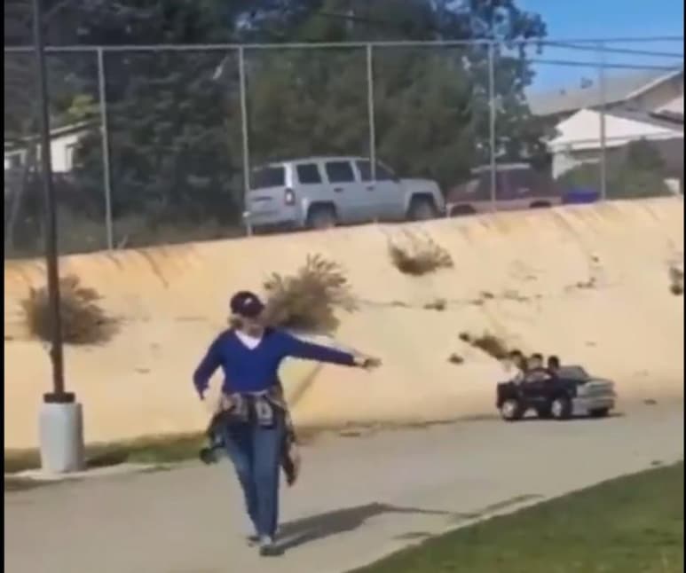 El video se hizo viral en Twitter. (CAPTURA)