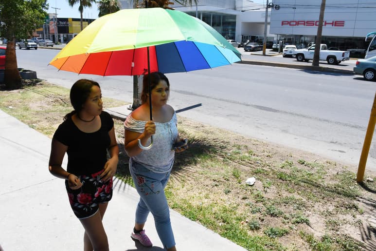 José Abad Calderón Partida, previsor del tiempo en la Conagua, informó que para este fin de semana y hasta el día miércoles, se esperan temperaturas máximas entre los 39 a 40 grados así como mínimas que rondará entre los 22 a los 24 grados centígrados.
(ARCHIVO)