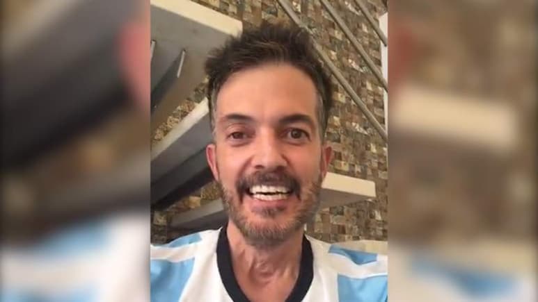 El conductor argentino, radicado en México, Fernando del Solar, preocupó a sus seguidores debido a su apariencia poco saludable, luego de haber realizado una transmisión en vivo en redes sociales. (ESPECIAL)