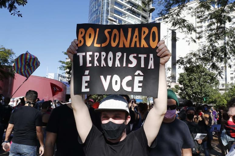 Manifestaciones a favor y en contra del presidente brasileño, Jair Bolsonaro, comenzaron este domingo en varias ciudades brasileñas en un aparente clima de tranquilidad, pero en medio de disputas políticas y con la pandemia del coronavirus en escalada. (ARCHIVO)