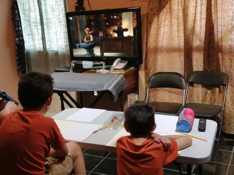 Debido a la pandemia por el COVID-19, los alumnos en México tuvieron que terminar el ciclo escolar con clases a distancia. (ARCHIVO)
