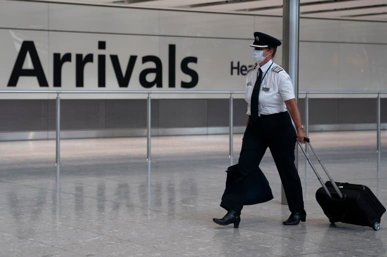La polémica cuarentena que obliga a los llegados al Reino Unido a someterse a un encierro obligatorio de 14 días entró hoy en vigor, una medida que el Gobierno británico ve necesaria para evitar la propagación del coronavirus. (EFE)