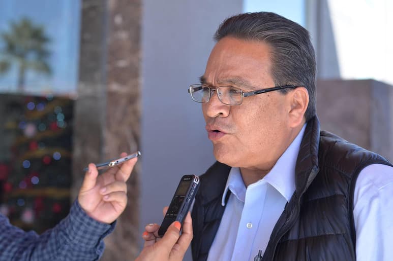 Vía la aplicación de videoconferencias Zoom se mantiene en contacto en las reuniones que se realizan en el instituto. (ARCHIVO)