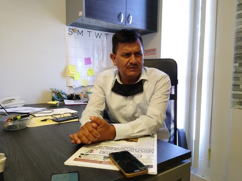 El exdirector de Alcoholes, Jesús López Aranda, se sostiene. (EL SIGLO DE TORREÓN)