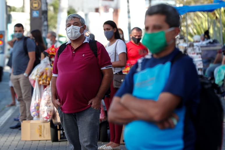 La divulgación del boletín oficial con los datos en el país es que registra cerca de 700,000 contagios y más de 35,000 muertes. (EFE)