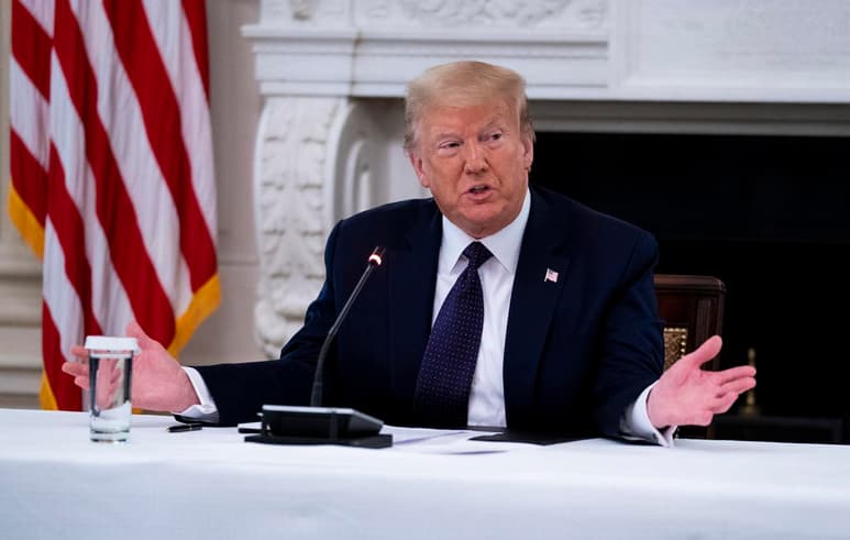 Trump, quien se autocalifica de “presidente de ley y orden” nuevamente hizo evidente su parcialidad hacia la policía y no con los manifestantes que han salido a las calles. (ARCHIVO)