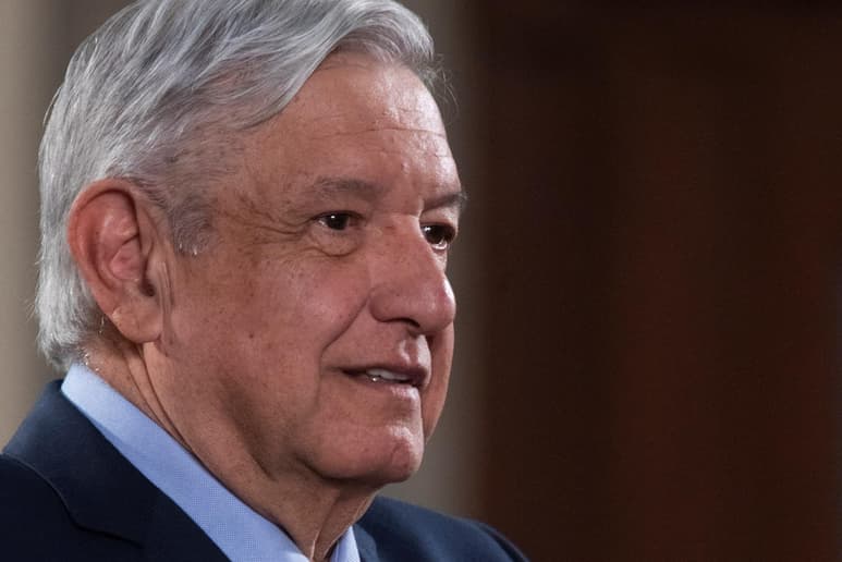 El titular del Ejecutivo federal señaló que debido a las complicaciones por la pandemia del COVID-19 se buscará que haya algún tipo de comunicación con el presidente de la Unión Americana y esta puede ser por teléfono. (EFE)