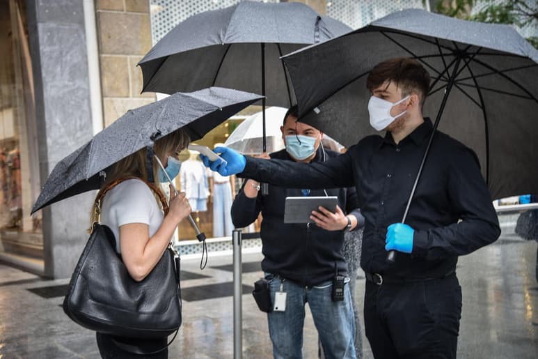 Italia ha sumado 71 muertos con coronavirus en las últimas 24 horas, en línea con los últimos días, y detectó 202 nuevos contagios, la menor cifra de lo que va de semana. (ARCHIVO)