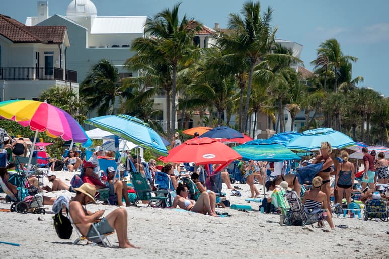 Los casos confirmados de COVID-19 en el estado de Florida desde el pasado 1 de marzo continúan en aumento y alcanzaron este miércoles los 67,371, más de 20,000 de ellos en el condado de Miami-Dade, que hoy abrió sus populares playas. (ARCHIVO)