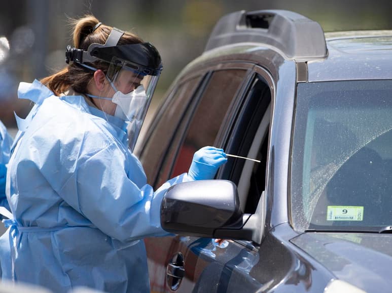 Estados Unidos superó este miércoles la cifra de 2,000,464 casos confirmados de COVID-19 y la de 112,924 fallecidos, de acuerdo con el recuento independiente de la Universidad Johns Hopkins. (EFE)