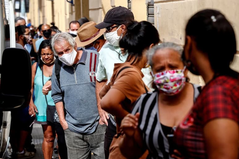 El acelerado ritmo de expansión del virus en Brasil lo ubica como el segundo país con más casos. (EFE)