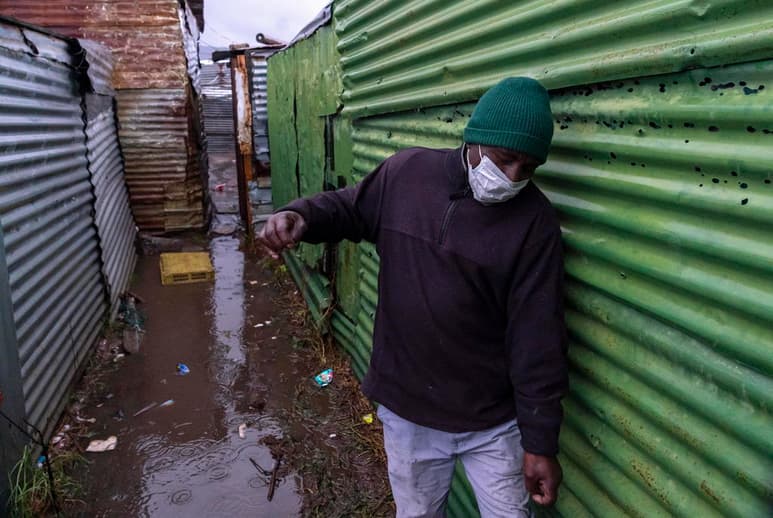La Organización Mundial de la Salud (OMS) advirtió hoy de que la pandemia de COVID-19 'se está acelerando' en África, que registra actualmente más de 200,000 casos y 2,600 muertes desde que confirmó su primer contagio a mediados de febrero. (ARCHIVO)