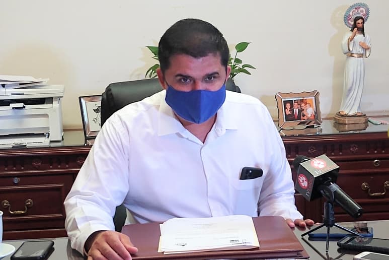 El alcalde de Lerdo, Homero Martínez Cabrera urgió a la necesidad de crear un sistema de Pensiones en el municipio pues dijo que de acuerdo a un cálculo actuarial de pasivos laborales que se hizo cuando él era tesorero en el Ayuntamiento, entre 10 y 15 años de administración, el 100 por ciento de los más de 300 empleados activos que tiene el Sindicato pasarán a ser pensionados 'si no tomamos decisiones en este momento'. (ARCHIVO)
