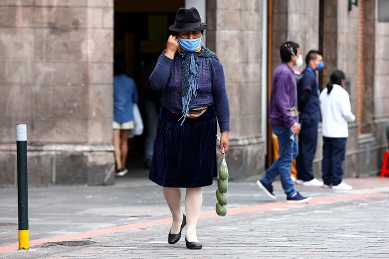 El número de fallecidos por coronavirus en Ecuador ascendió este viernes a 3,828, 60 más que el día anterior, mientras que el de contagiados llegó a 45,778, lo que representa 696 casos más que el jueves. (ARCHIVO) 