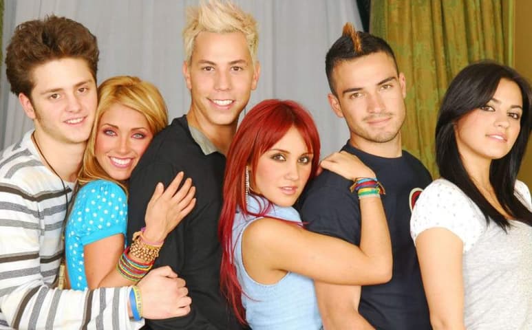 Recientemente, Netflix emocionó a fanáticos de la exitosa telenovela argentina Rebelde Way (2002) y su adaptación mexicana, Rebelde (2004), al anunciar el próximo lanzamiento de una nueva versión que formará parte de su catálogo. (ESPECIAL)
