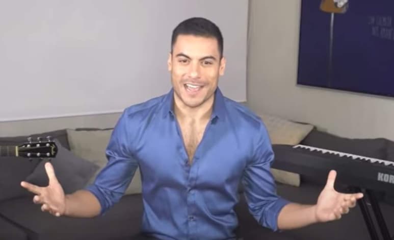 Carlos Rivera agradeció la labor que han hecho todas las 'mujeres guerreras' para combatir esta pandemia causada por el COVID-19 y les dedicó un concierto acústico con el cual espera recaudar fondos, para ayudar a quien más lo necesita. (ESPECIAL)